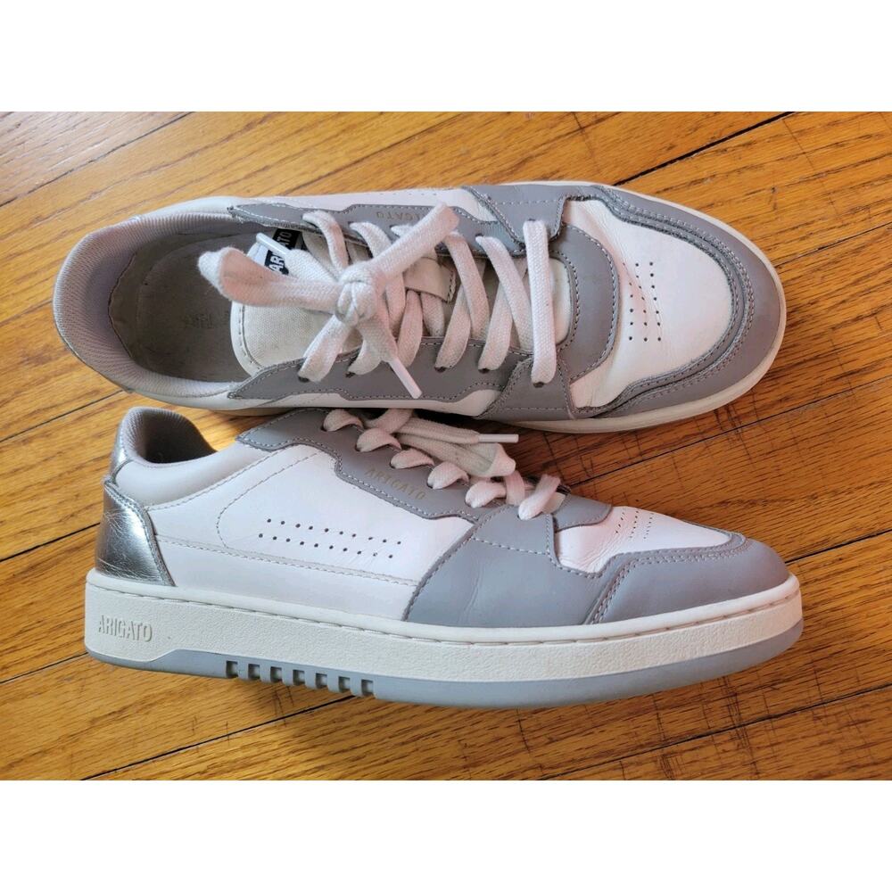 Axel Arigato's Dice sneakers are designed with a round toe EU 40 W9/9.5 M7/7.5